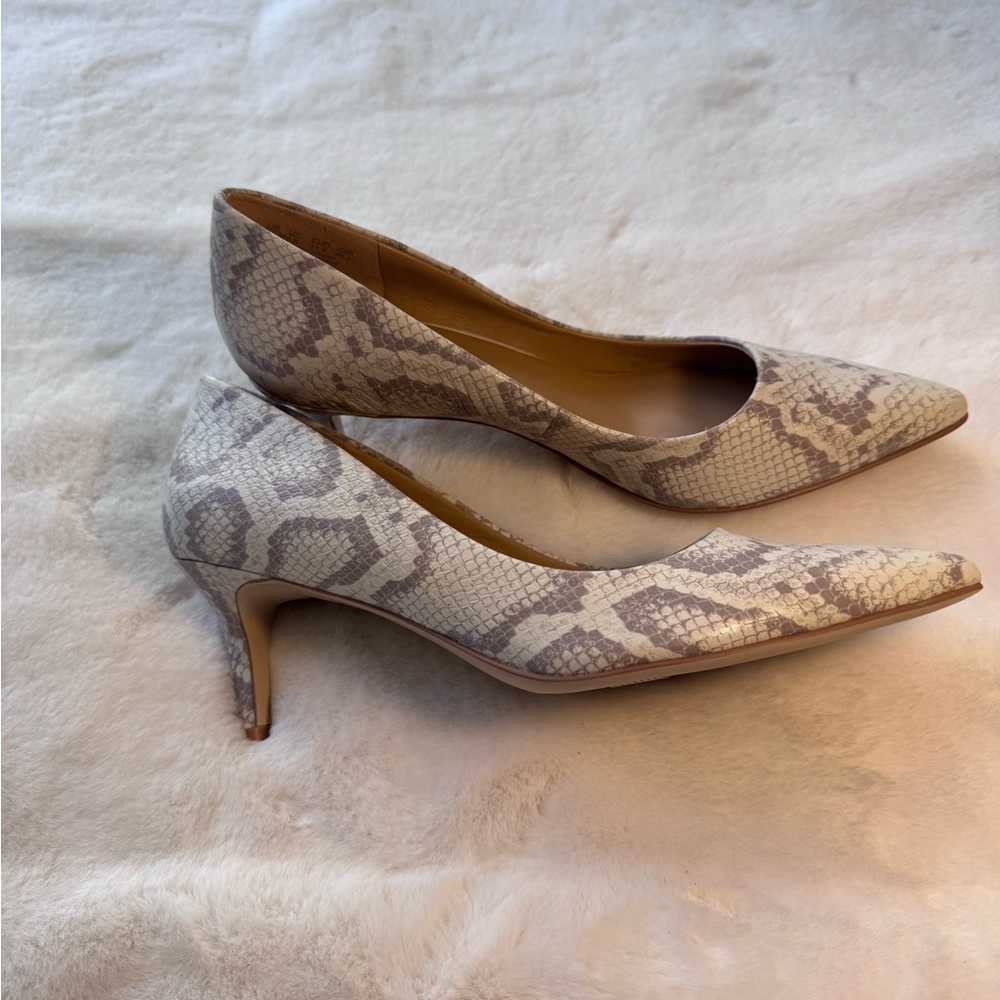 Naturalizer White and Gray Snakeskin Pumps Size 10.5 - Picture 2 of 7